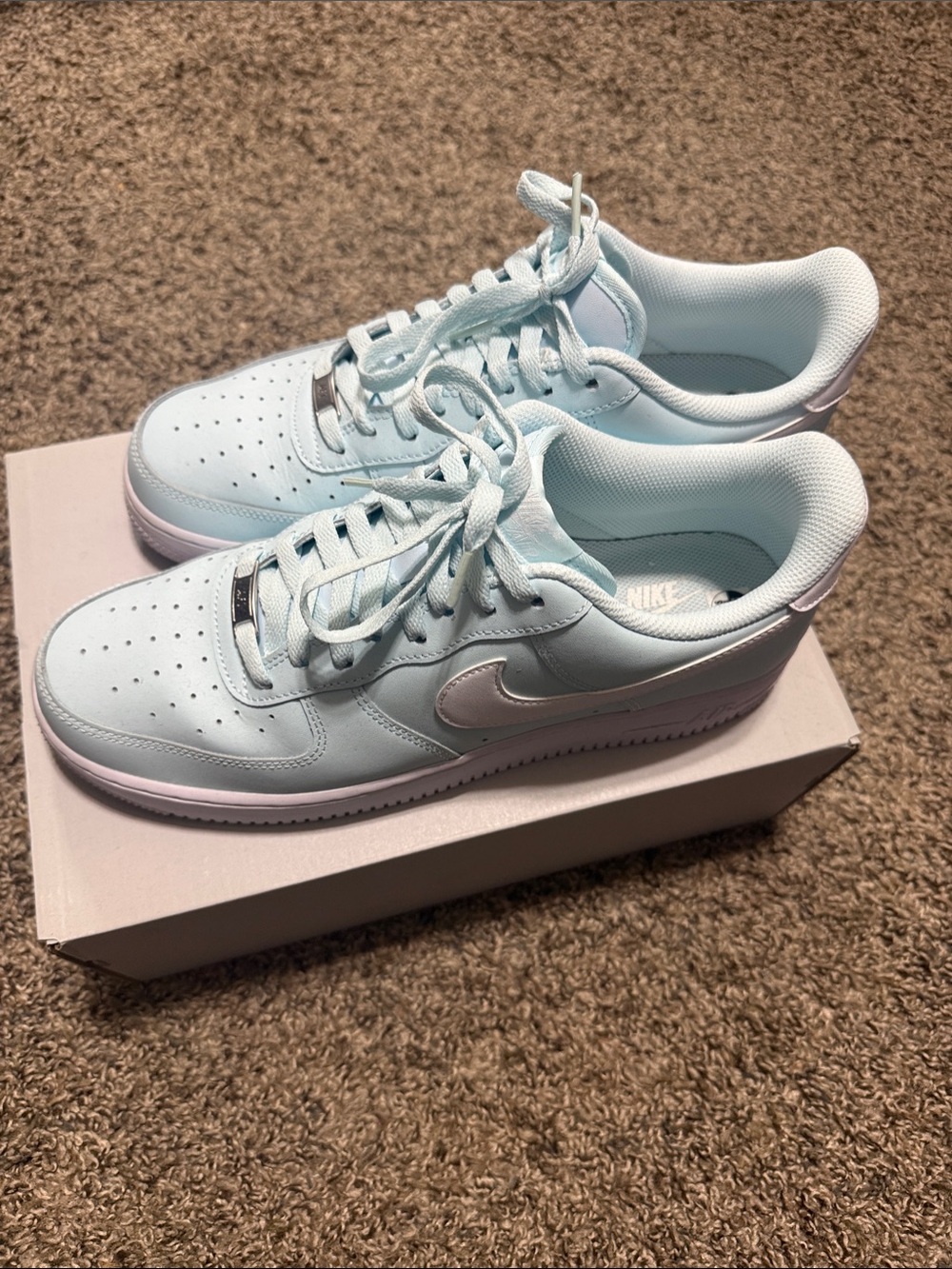 Nike Kids Low-Top Sneakers in Light Blue and White
